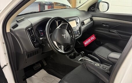 Mitsubishi Outlander III рестайлинг 3, 2014 год, 1 600 000 рублей, 4 фотография