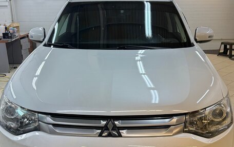 Mitsubishi Outlander III рестайлинг 3, 2014 год, 1 600 000 рублей, 2 фотография