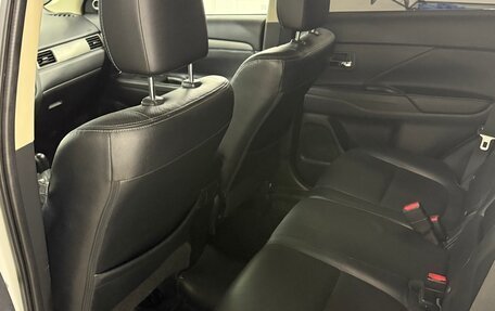 Mitsubishi Outlander III рестайлинг 3, 2014 год, 1 600 000 рублей, 8 фотография