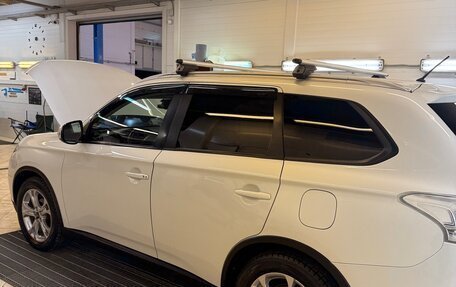 Mitsubishi Outlander III рестайлинг 3, 2014 год, 1 600 000 рублей, 3 фотография