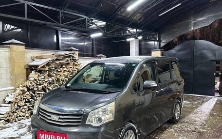 Toyota Noah III, 2011 год, 1 100 000 рублей, 2 фотография