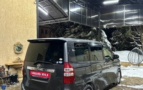 Toyota Noah III, 2011 год, 1 100 000 рублей, 8 фотография