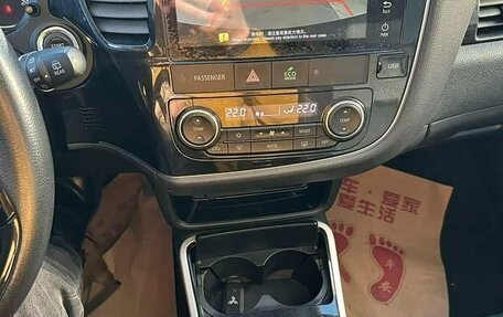 Mitsubishi Outlander III рестайлинг 3, 2021 год, 2 050 000 рублей, 9 фотография