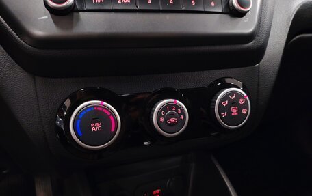 KIA Rio III рестайлинг, 2016 год, 990 000 рублей, 13 фотография