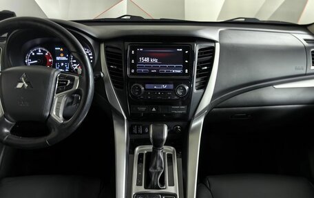 Mitsubishi Pajero Sport III рестайлинг, 2018 год, 2 565 000 рублей, 14 фотография