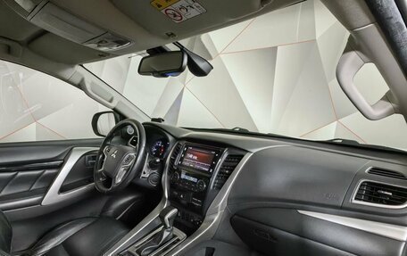 Mitsubishi Pajero Sport III рестайлинг, 2018 год, 2 565 000 рублей, 12 фотография