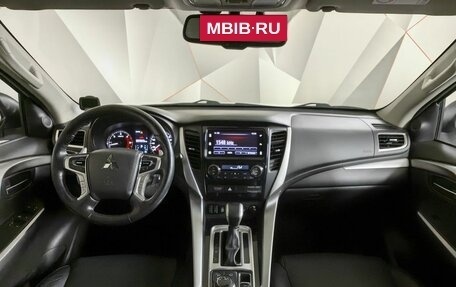 Mitsubishi Pajero Sport III рестайлинг, 2018 год, 2 565 000 рублей, 13 фотография