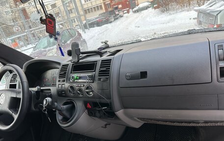 Volkswagen Caravelle T5, 2004 год, 1 200 000 рублей, 7 фотография