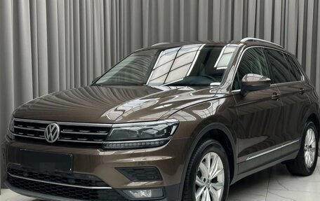 Volkswagen Tiguan II, 2018 год, 2 690 000 рублей, 1 фотография