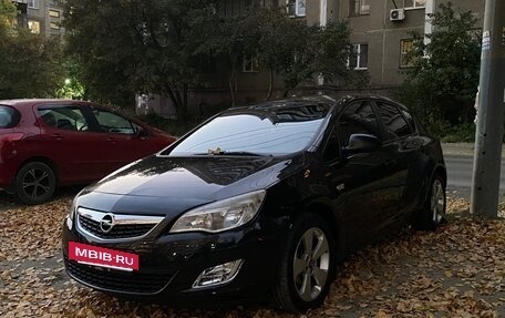 Opel Astra J, 2011 год, 850 000 рублей, 2 фотография