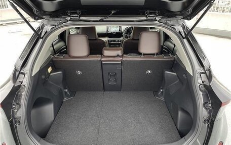 Toyota Yaris Cross, 2022 год, 1 690 000 рублей, 4 фотография