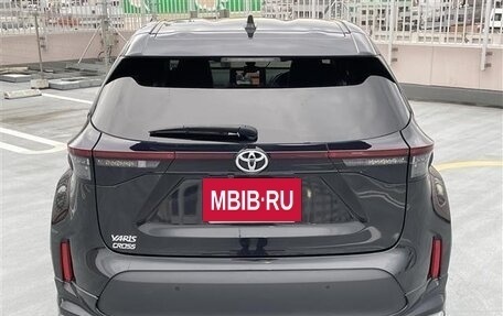 Toyota Yaris Cross, 2022 год, 1 690 000 рублей, 3 фотография