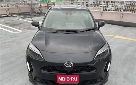 Toyota Yaris Cross, 2022 год, 1 690 000 рублей, 2 фотография