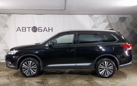 Mitsubishi Outlander III рестайлинг 3, 2019 год, 2 099 000 рублей, 4 фотография