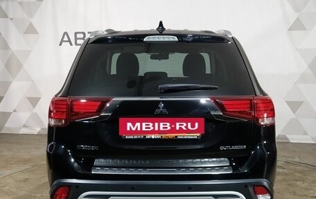 Mitsubishi Outlander III рестайлинг 3, 2019 год, 2 099 000 рублей, 5 фотография