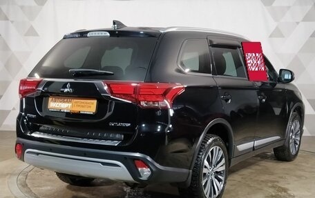 Mitsubishi Outlander III рестайлинг 3, 2019 год, 2 099 000 рублей, 3 фотография