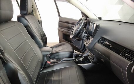 Mitsubishi Outlander III рестайлинг 3, 2019 год, 2 099 000 рублей, 17 фотография