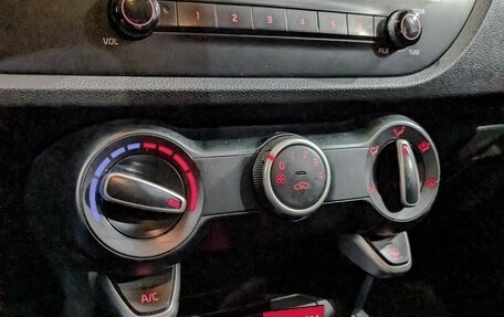 KIA Rio IV, 2019 год, 825 000 рублей, 25 фотография