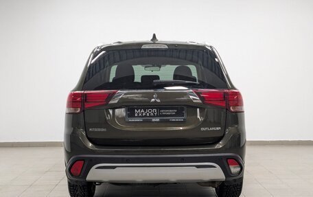 Mitsubishi Outlander III рестайлинг 3, 2019 год, 1 990 000 рублей, 3 фотография