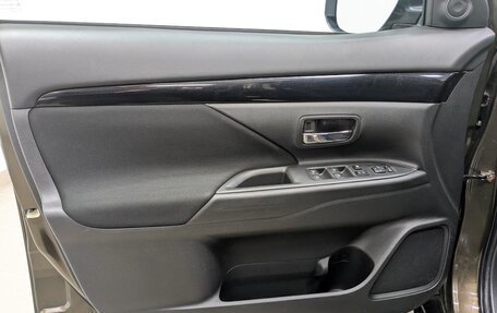 Mitsubishi Outlander III рестайлинг 3, 2019 год, 1 990 000 рублей, 10 фотография