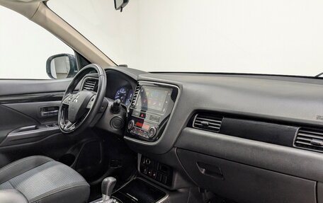 Mitsubishi Outlander III рестайлинг 3, 2019 год, 1 990 000 рублей, 17 фотография