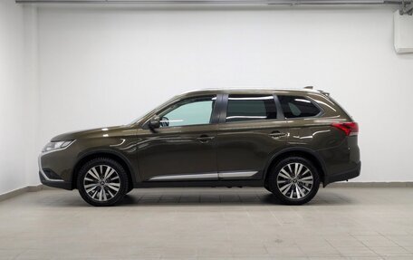 Mitsubishi Outlander III рестайлинг 3, 2019 год, 1 990 000 рублей, 24 фотография