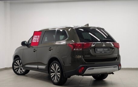 Mitsubishi Outlander III рестайлинг 3, 2019 год, 1 990 000 рублей, 23 фотография