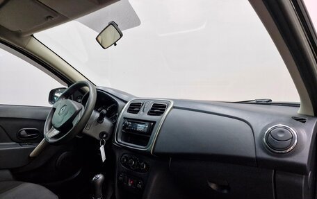 Renault Logan II, 2017 год, 745 000 рублей, 4 фотография