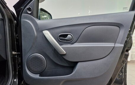 Renault Logan II, 2017 год, 745 000 рублей, 13 фотография