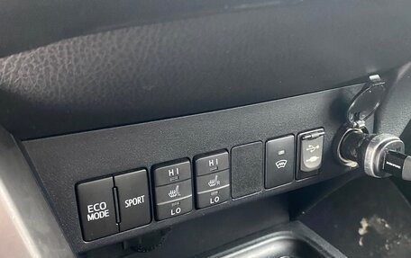 Toyota RAV4, 2017 год, 2 200 000 рублей, 3 фотография