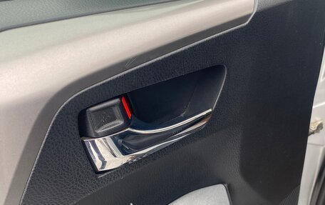 Toyota RAV4, 2017 год, 2 200 000 рублей, 6 фотография