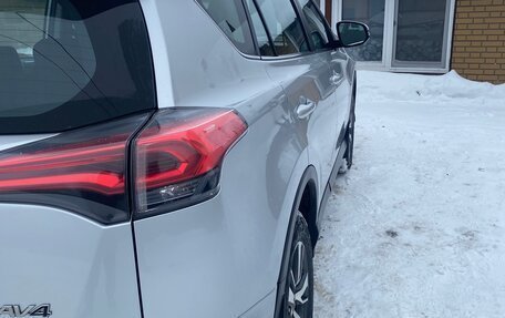 Toyota RAV4, 2017 год, 2 200 000 рублей, 11 фотография