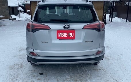 Toyota RAV4, 2017 год, 2 200 000 рублей, 12 фотография