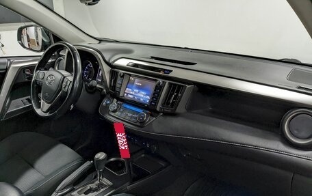 Toyota RAV4, 2019 год, 2 650 000 рублей, 19 фотография