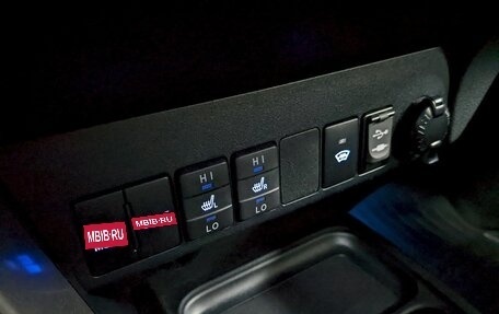 Toyota RAV4, 2019 год, 2 650 000 рублей, 24 фотография