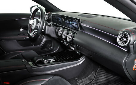 Mercedes-Benz CLA, 2019 год, 3 149 000 рублей, 11 фотография