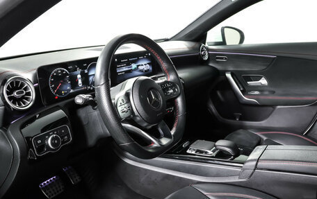 Mercedes-Benz CLA, 2019 год, 3 149 000 рублей, 15 фотография