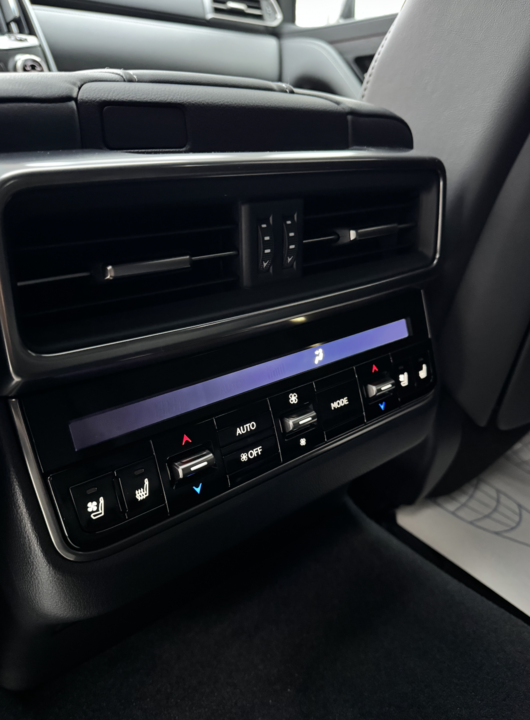 Lexus LX III рестайлинг 2, 2025 год, 20 500 000 рублей, 13 фотография