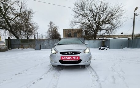 Hyundai Solaris II рестайлинг, 2012 год, 660 000 рублей, 2 фотография