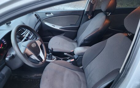 Hyundai Solaris II рестайлинг, 2012 год, 660 000 рублей, 13 фотография