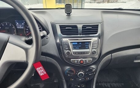 Hyundai Solaris II рестайлинг, 2012 год, 660 000 рублей, 12 фотография