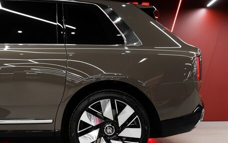 Rolls-Royce Cullinan, 2024 год, 59 900 000 рублей, 11 фотография