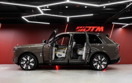 Rolls-Royce Cullinan, 2024 год, 59 900 000 рублей, 10 фотография