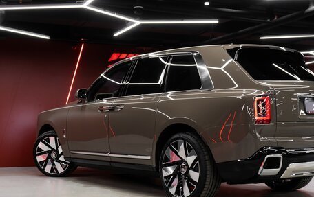 Rolls-Royce Cullinan, 2024 год, 59 900 000 рублей, 16 фотография