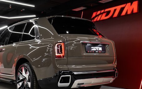 Rolls-Royce Cullinan, 2024 год, 59 900 000 рублей, 17 фотография