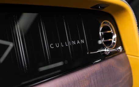 Rolls-Royce Cullinan, 2024 год, 59 900 000 рублей, 26 фотография