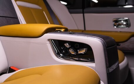 Rolls-Royce Cullinan, 2024 год, 59 900 000 рублей, 34 фотография