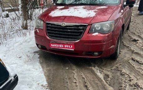 Chrysler Town & Country V рестайлинг, 2008 год, 1 220 000 рублей, 1 фотография