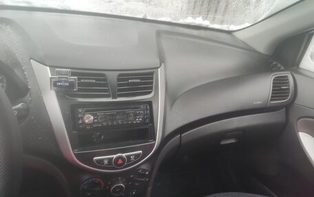 Hyundai Solaris II рестайлинг, 2011 год, 425 000 рублей, 8 фотография