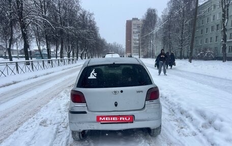 Toyota Yaris I рестайлинг, 2001 год, 170 000 рублей, 5 фотография